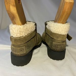 UGG Benson Womens Dove Boots